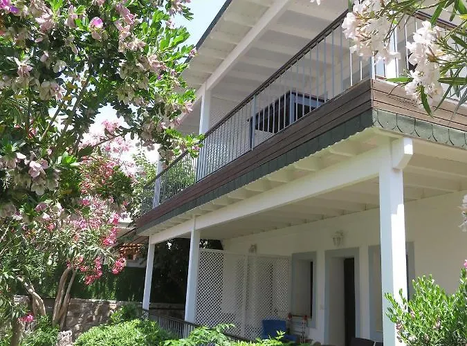 Arriba & Restaurant Bed & Breakfast Gumusluk