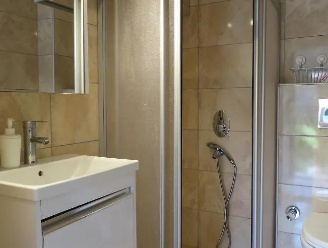 Nocleg ze śniadaniem Arriba & Restaurant *