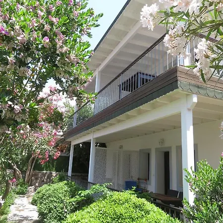 Arriba & Restaurant Bed & Breakfast Gumusluk